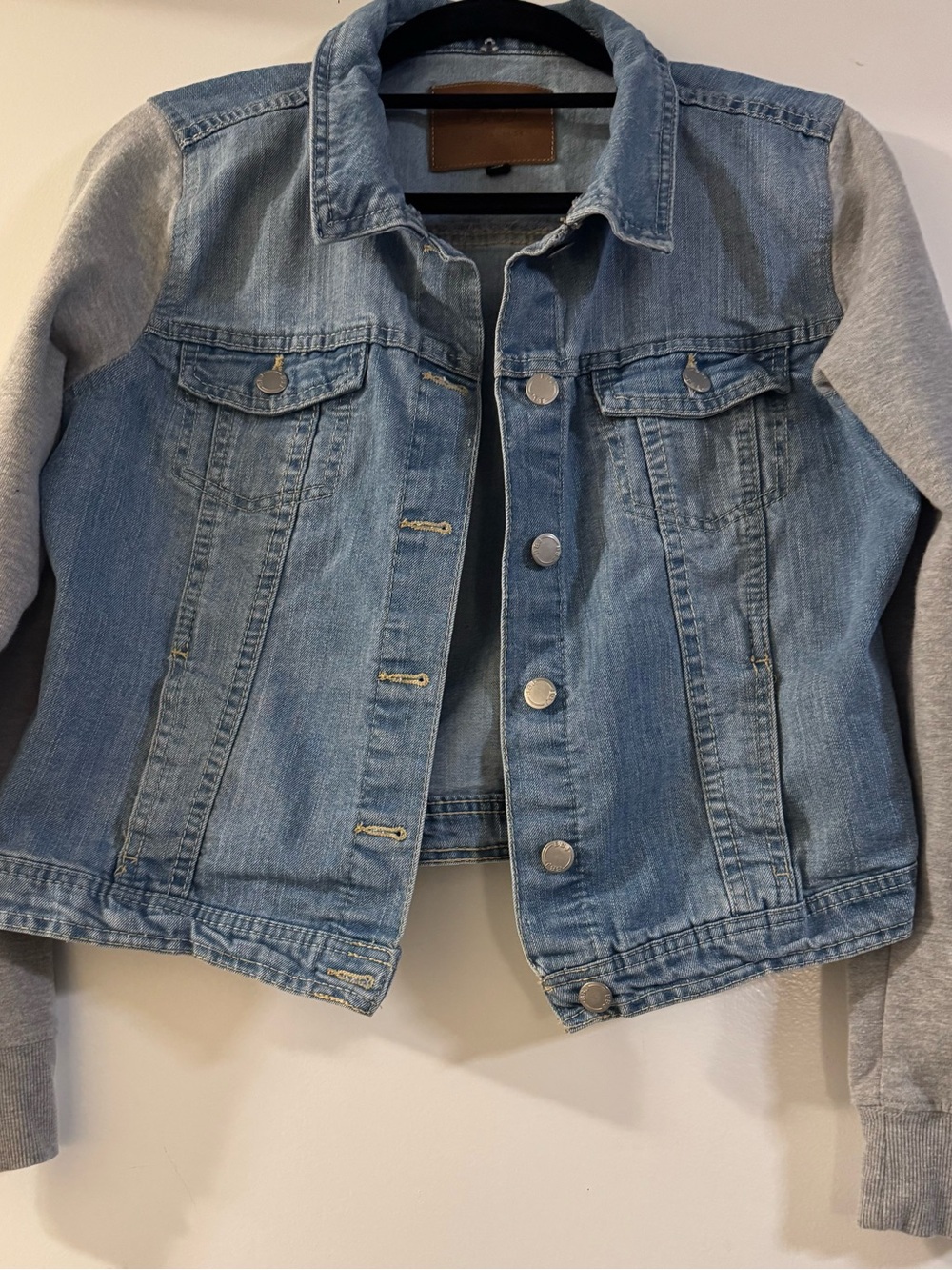 BBJ Los Angeles Blue Denim Jacket Gray Knit Sleeves Button Front Pockets M